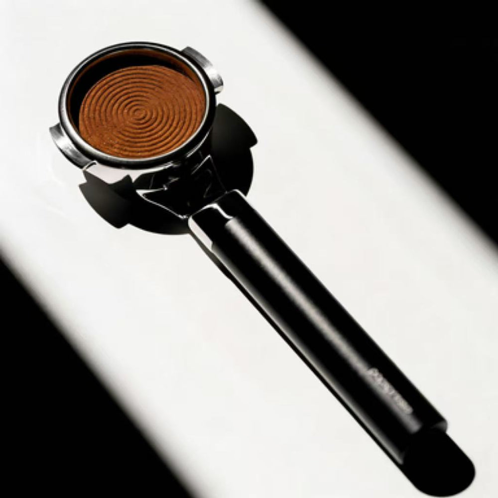 popspresso-e61-portafilter-top-view-tamped-coffee-puck